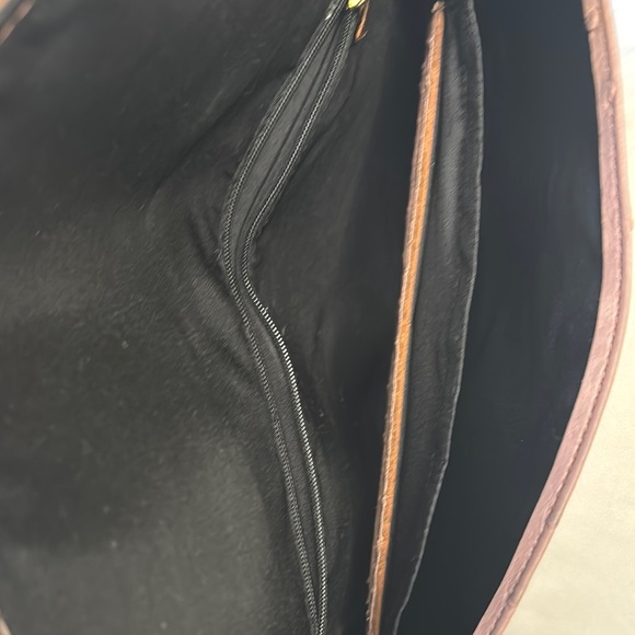 Beautiful Light Mauve (ostrich) Textured Leather Clutch with snaps and Wristlet - Picture 4 of 7